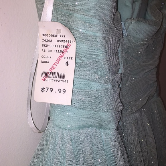 Dress - Picture 3 of 3